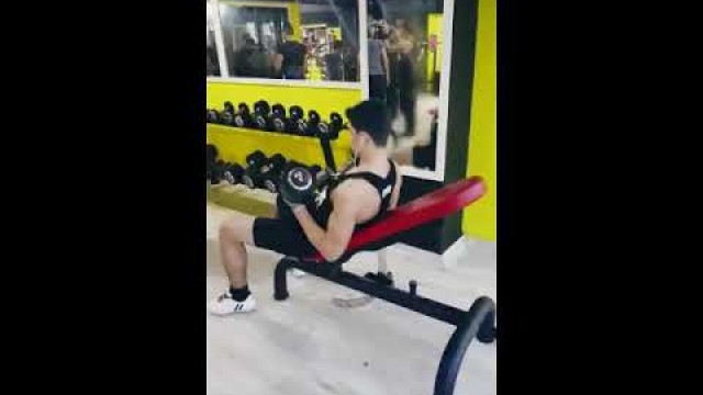 'Fitness hareketleri göğüs sırt'