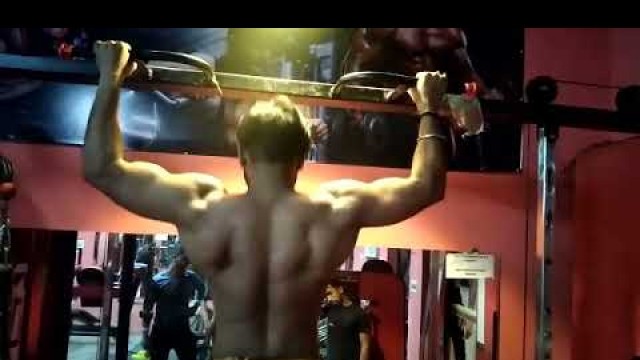 'Back Thrashing Pullup Workout | Muscle & Fitness'