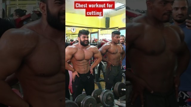 'Chest pump check during chest workout'