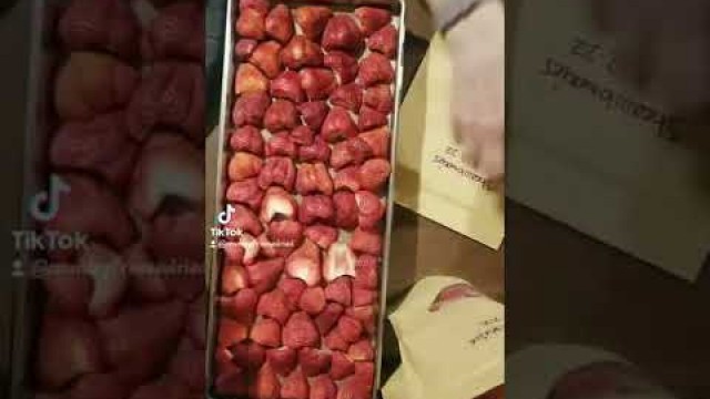 'Packaging freeze dried strawberries'