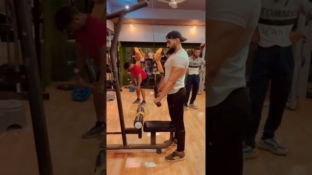 'Triceps pump workout #reels #tranding #viral #explore #youtubeshorts #gym #foryou #youtube #fitness'