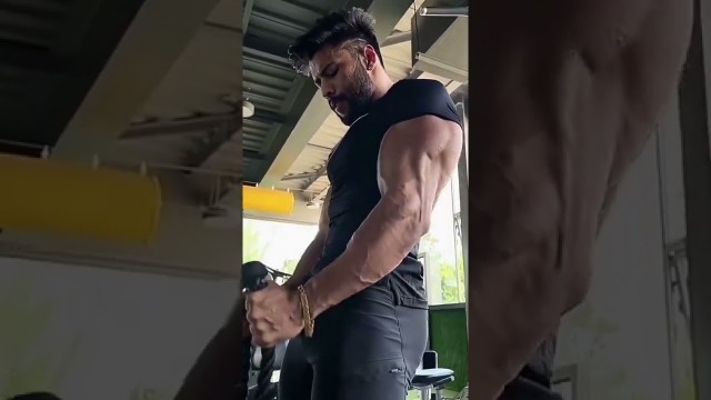 'Monster Biceps 