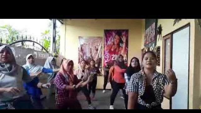 'Zumba Dance fitness kereeeen  regency jadi semakin cantik dg edisi kotak cintah❤️,,,,