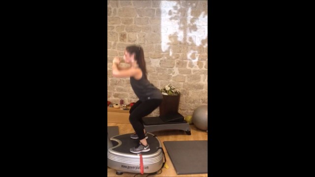 'Power Plate - exercice fente arrière + squat - renforcement musculaire'