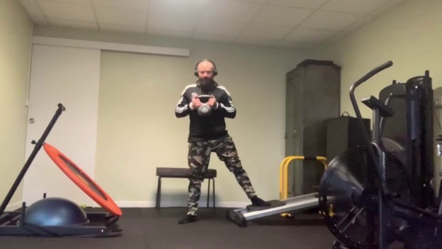 '❌ Fente latérale avec kettlebell sur total gym'