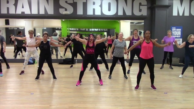 'Turn Up - Sister\'s Crush, Ixia (feat Veira) Moombathon - Zumba Fitness Choreography'