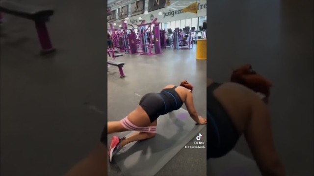 'Glues and abs #liluzivert #crazy #glutesworkout #absworkout #planetfitness #sunday'