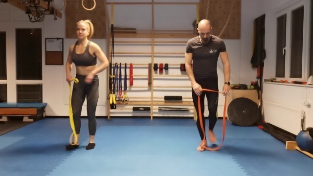 'Kućni Fitness Trening s Elastičnim Trakama'