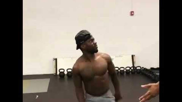 'Kevin Hart messing with his trainer'