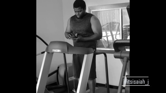 'how big guy\'s be in the gym. ( Kevin hart reenactment)'
