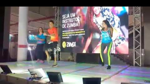 'Zumba® ZIN Diego Londoño/ Brasília Capital Fitness 2018 El piso es lava'