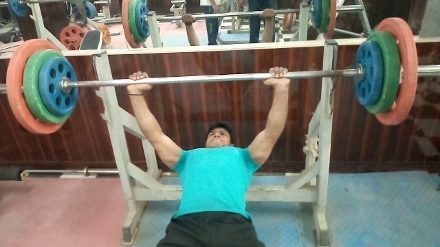 'bench press by h2o gym'