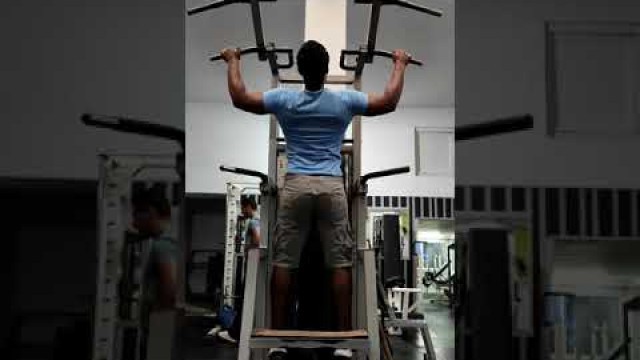 'تمرين العقلة (البار فيكس) #shorts #short #bodybuilding #musculation #maroc #fyp #fitness #pullup'