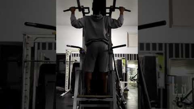 'PULLUPS - تمرين العقلة #shorts #maroc #musculation #bodybuilding #fitness #pullup #pullups #dorsaux'