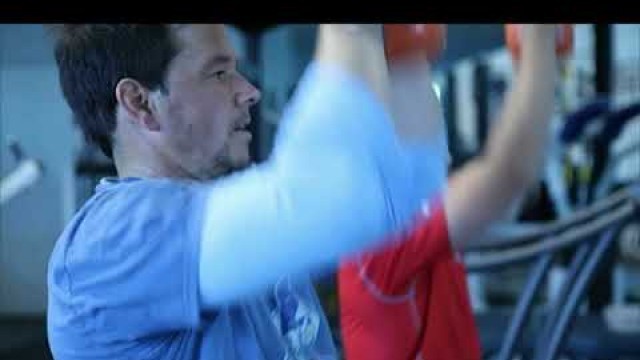 'Power Plate | Mark Wahlberg Trains For The Fighter'