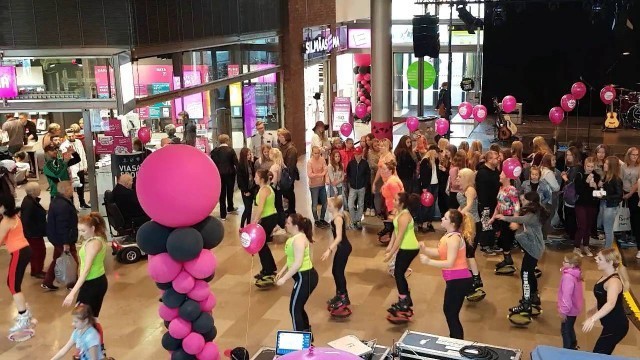 'Flash mob Kangoo Jumps Skanssi Turku'