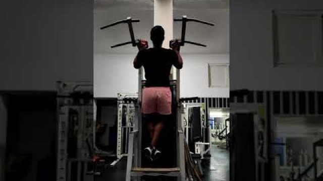 'Chin UP - تمرين العقلة #shorts #bodybuilding #fitness #musculation #maroc #pullup #pullups #fyp'