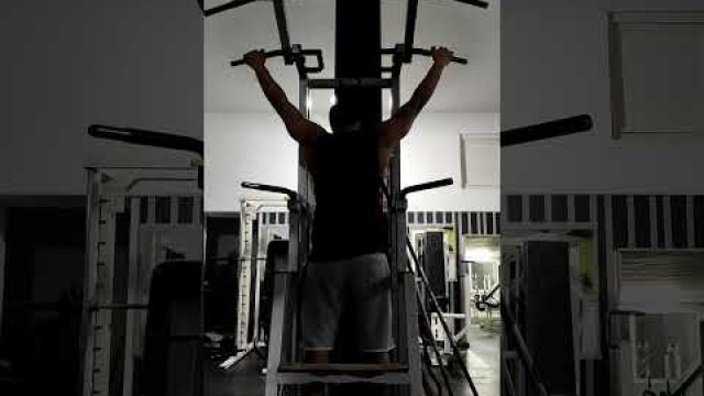 'Pullup - تمرين العقلة #shorts #bodybuilding #maroc #musculation #fitness #fyp #pullups #pullup'