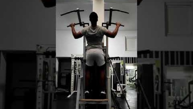 'PULLUPS - تمرين العقلة #shorts #bodybuilding #musculation #fitness #maroc #fyp #dorsaux #pullup'