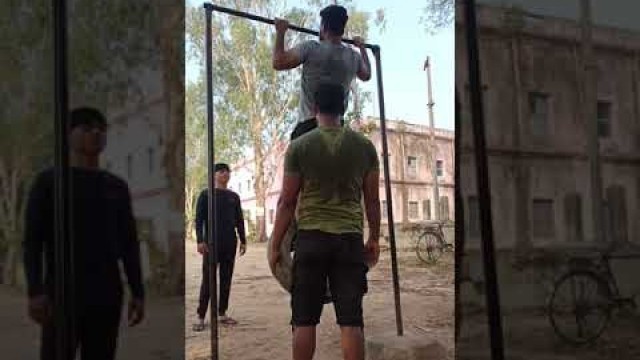 'pullups..outdoor workout with friends..#workour#gymlife#pullups#pullup#friendsworkout#gymmotivation'