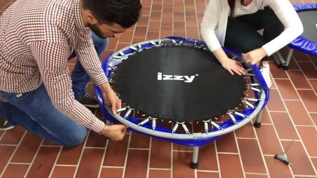 'Video Aufbauanleitung für das Fitness Trampolin mit Haltstange von Izzy Sport'